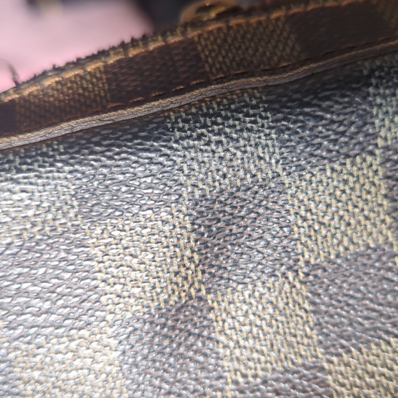 Louie Vuitton bumbag...zipper does need replaced - Picture 14 of 15